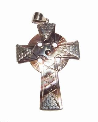Pandantiv din sidef cu argint - Crucea Celtica