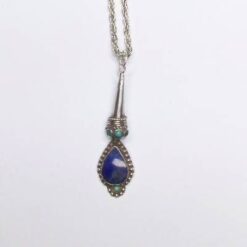 Pandativ vintage din lapis lazuli pe lant argintiu Pandativ vintage din lapis lazuli pe lant argintiu