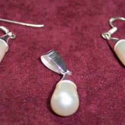 Set de bijuterii din argint si perle sidef