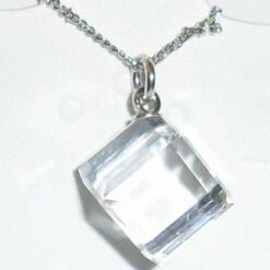 Inima din cristal Swarovski multifatetat pe lant din argint
