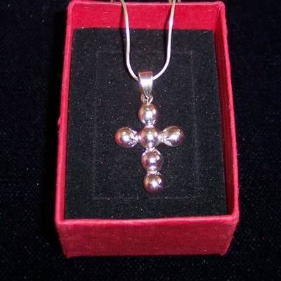 Cruce din argint pe lantisor din argint 925