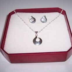 Pandantiv pe lantisor si cercei din argint