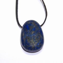 Pandantiv din lapis lazuli pe siret negru din piele Pandantiv din lapis lazuli pe siret negru din piele