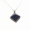 Pandantiv cu piramida din lapis lazuli, montura de metal