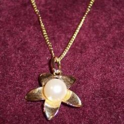 Pandantiv placat cu aur de 14k, pe lantisor